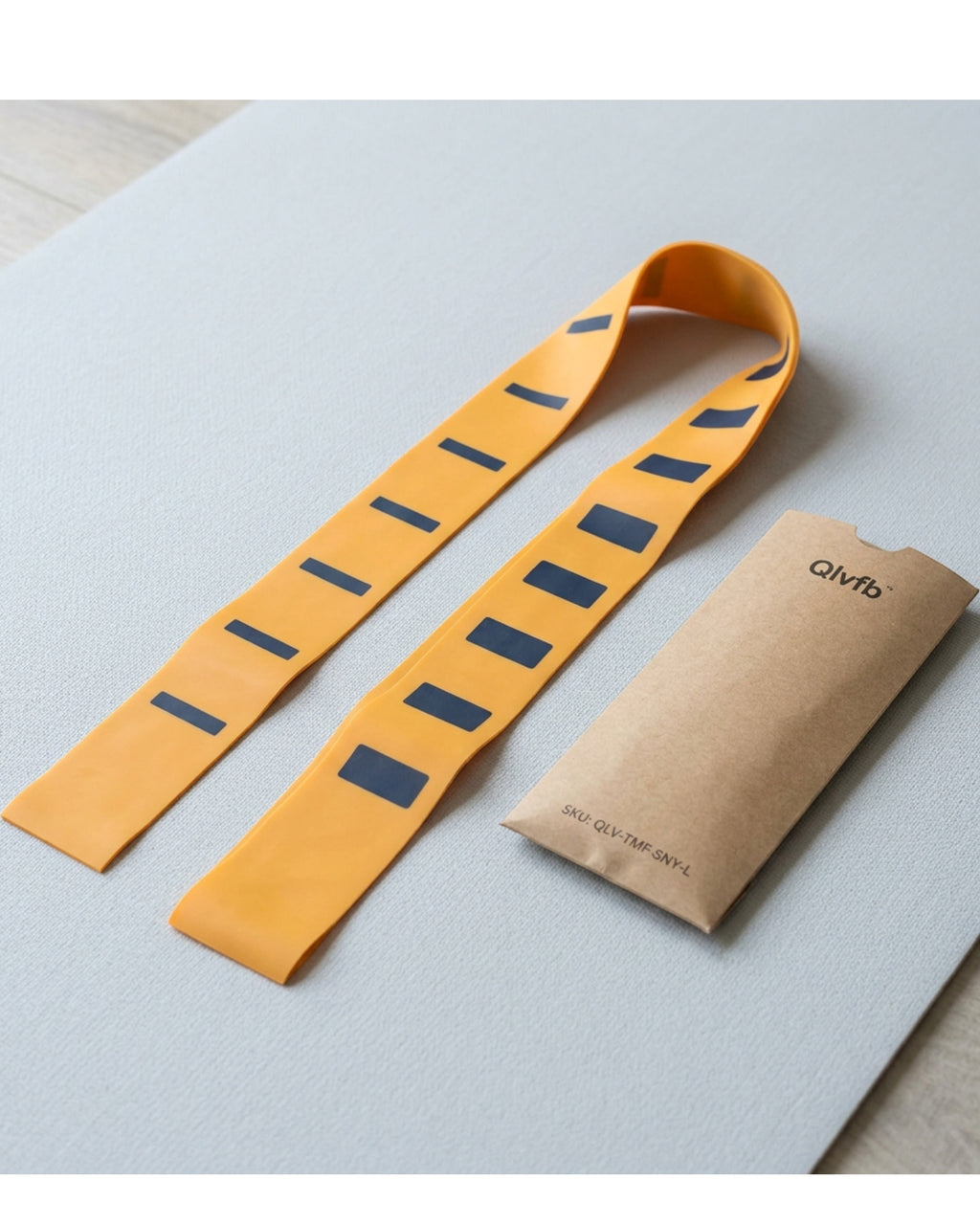 Qlvfb Ten-Marker Flat Latex Stretch Band 180 cm Saffron Navy Light - Lifestyle view